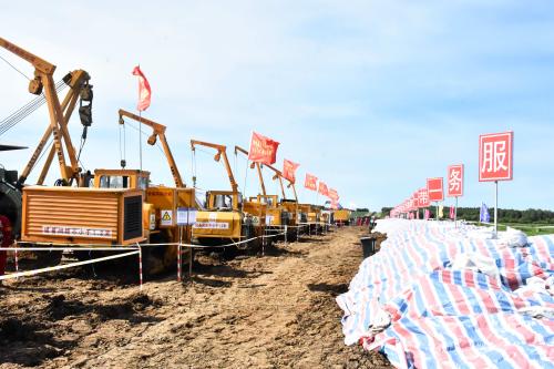 --File--Workers are seen at the construction site of a natural gas pipeline as part of China-Russia gas pipeline project in Heihe city, north-east China's Heilongjiang province, 16 October 2019.Natural gas will start flowing through the China-Russia east route natural gas pipeline from December, and will help meet clean energy demand in several places across Northeast China, the Beijing-Tianjin-Hebei region, and the Yangtze River Delta area, China National Petroleum Corp said on Thursday, 28 November 2019.No Use China. No Use France.