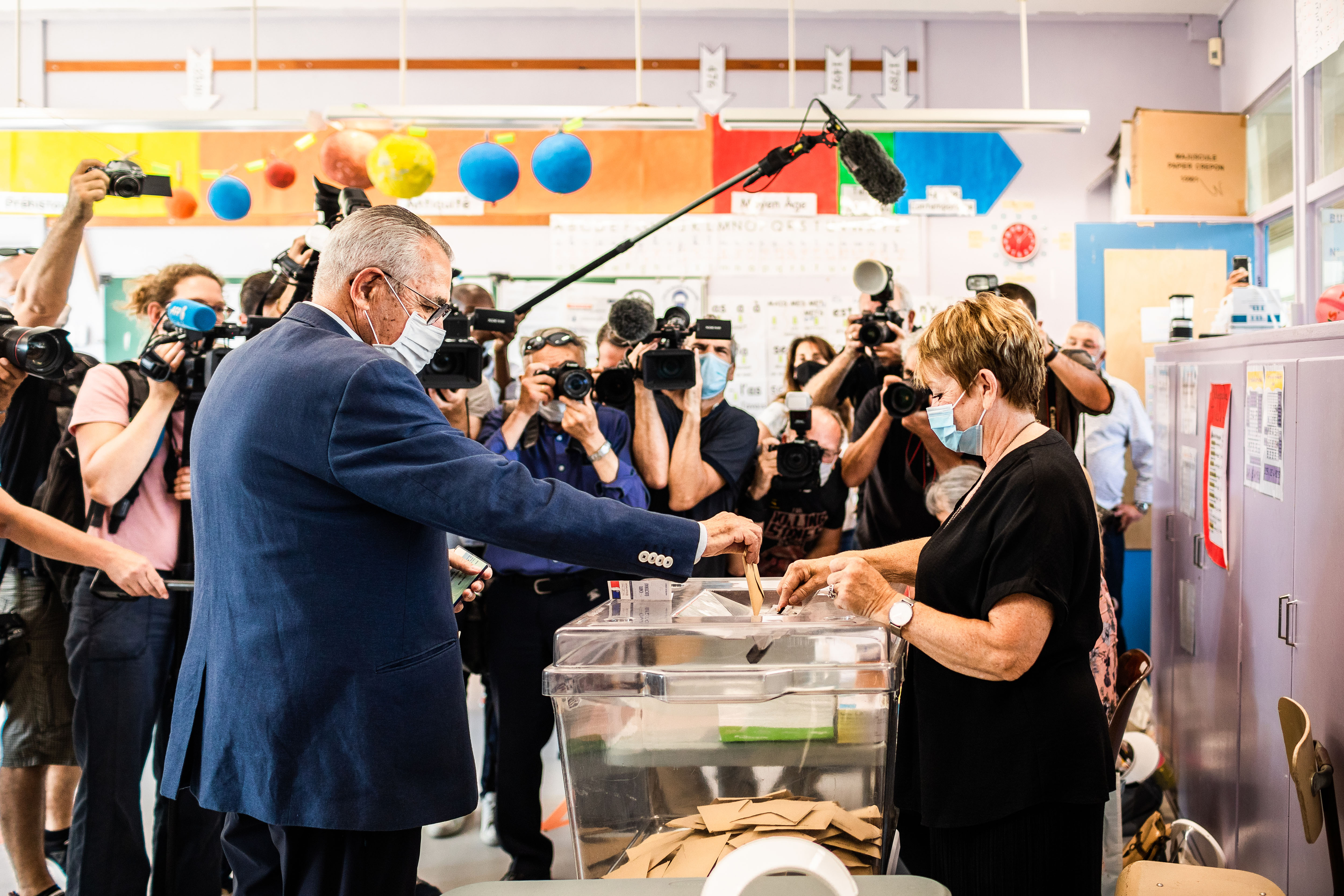 Perpignan, 28 June 2020, Election Municipales 2020, 2nd Tour. Election opposing Louis Aliot, Rassemblement National candidate and poll favourite, to Jean-Marc Pujol, outgoing mayor, Les Républicains and supported by a Republican Front.Vote of Jean-Marc Pujol, outgoing mayor and in unfavorable ballooning according to the current polls.Perpignan, 28 juin 2020, Election Municipales 2020, 2nd Tour. Election opposant Louis Aliot, candidat Rassemblement National et favori des sondages à Jean-Marc Pujol, maire sortant, Les Républicains et soutenu par un Front Républicain.Vote de Jean-Marc Pujol, maire sortant et en ballotage défavorable selon les sondages en cours.NO USE FRANCE