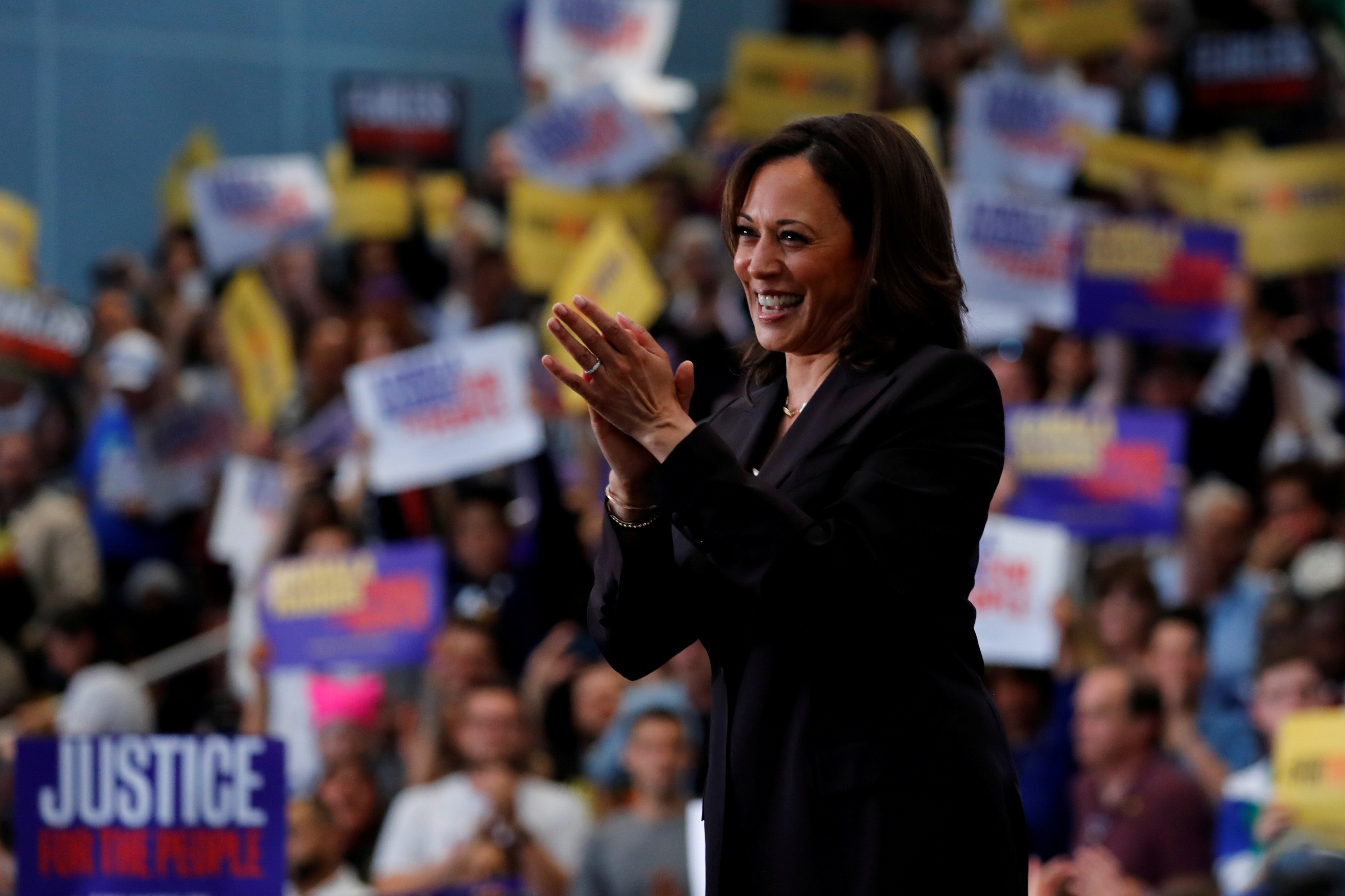 FILE PHOTO: U.S. Senator Kamala Harris holds her first organizing event in Los Angeles as she campaigns in the 2020 Democratic presidential nomination race in Los Angeles, California, U.S., May 19, 2019. REUTERS/Mike Blake/File Photo