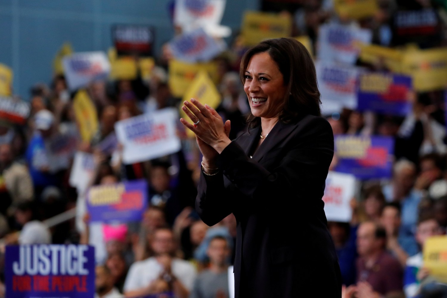 FILE PHOTO: U.S. Senator Kamala Harris holds her first organizing event in Los Angeles as she campaigns in the 2020 Democratic presidential nomination race in Los Angeles, California, U.S., May 19, 2019.  REUTERS/Mike Blake/File Photo