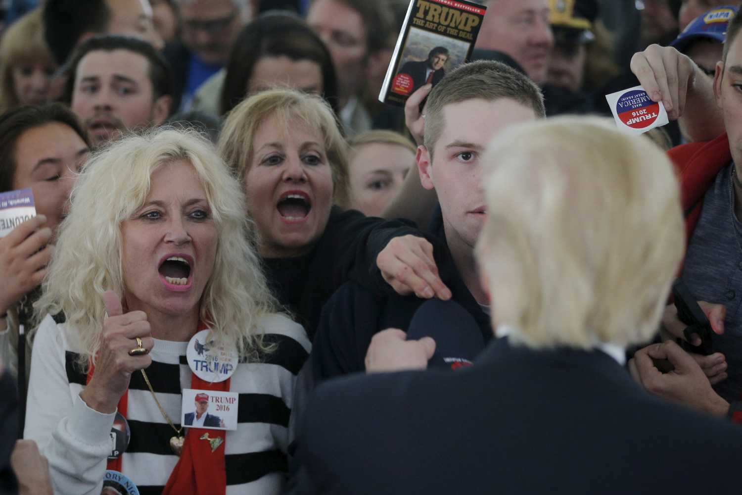 U.S. Republican presidential candidate Donald Trump greets audience members at a campaign rally in Warwick, Rhode Island April 25, 2016.  REUTERS/Brian Snyder
