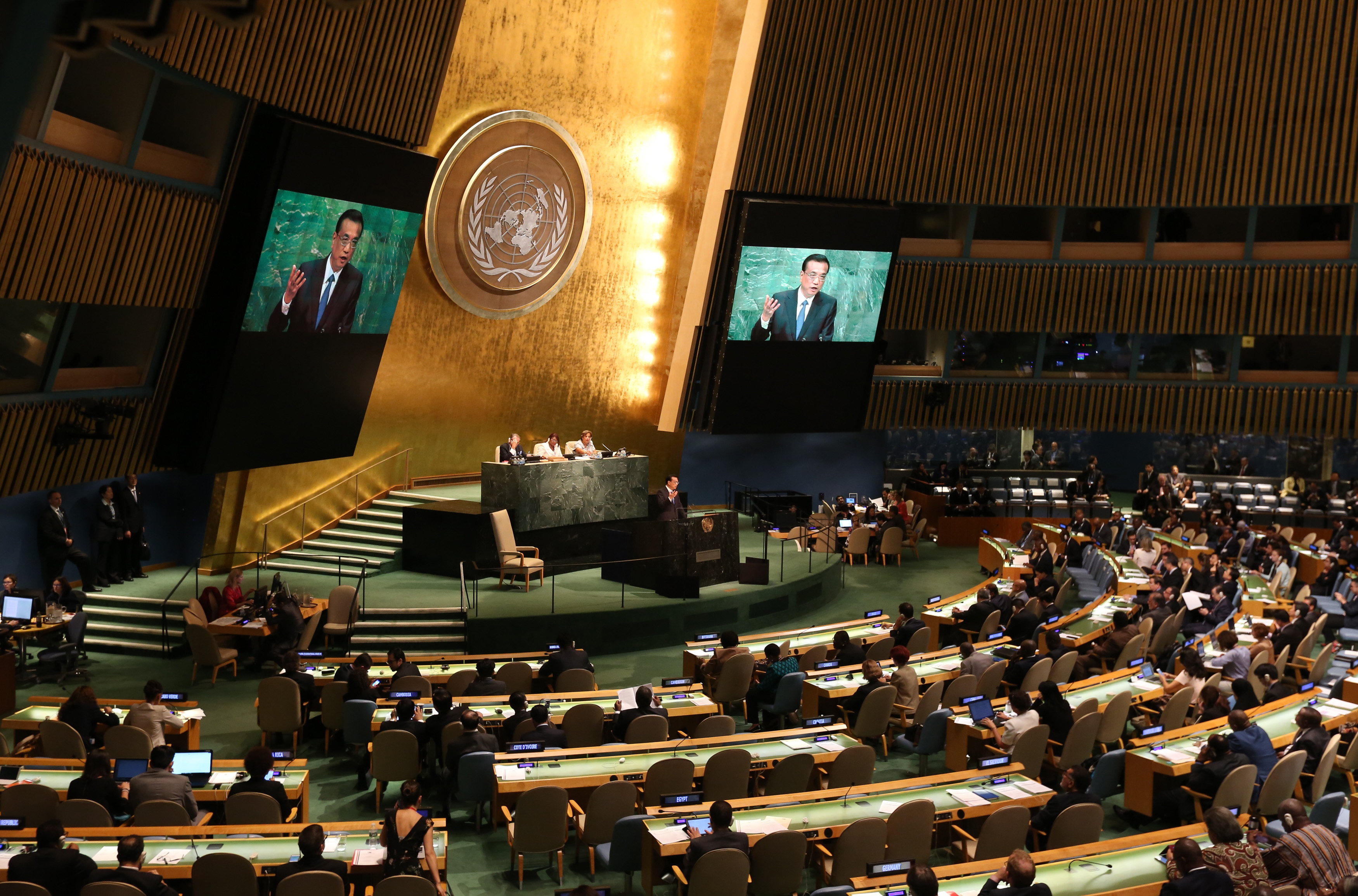 Premier Li Keqiang of China addresses the United Nations General Assembly in the Manhattan borough of New York, U.S., September 21, 2016. REUTERS/Carlo Allegri