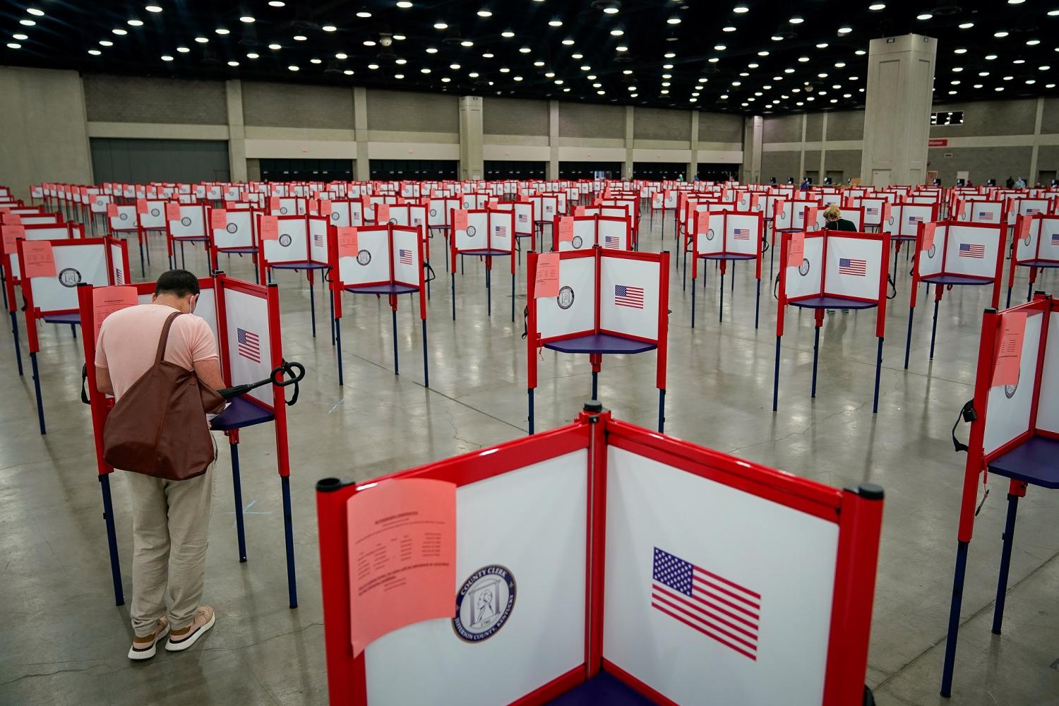 FILE PHOTO: FILE PHOTO: A voter completes his ballot on the day of the primary election in Louisville, Kentucky, U.S. June 23, 2020. REUTERS/Bryan Woolston/File Photo