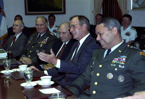 President George H.W. Bush meets with his military advisors at the Pentagon to duscuss the Gulf crisis August 15, 1990. From left are: General Norman Schwarzkopf, chief of Middle East forces, Defense Secretary Dick Cheney, Bush and Chairman of the Joint Chiefs of Staff Colin Powell.  REUTERS/Gary Cameron (UNITED STATES  - Tags: POLITICS)  BEST QUALITY AVAILABLE