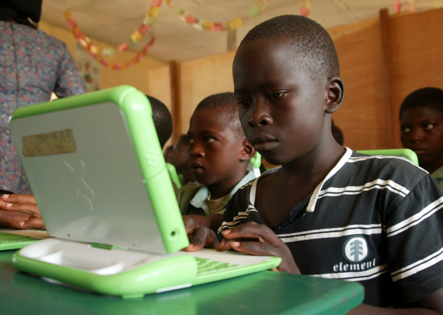 Nigerian pupils work on computers at the LEA primary school in Abuja in this May 30, 2007 picture. The school is a pilot site for the "One laptop per child" project, a non profit organisation aimed at providing children in the world with a means to express their potential. Reuters/Afolabi Sotunde (NIGERIA)