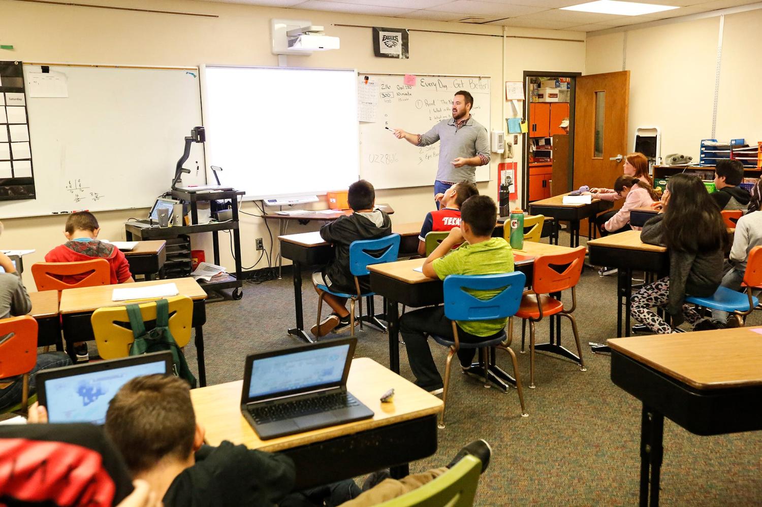 Substitute teacher Ryan Giese teaches a fourth grade class Wednesday, October 2, 2019 at Parkside Elementary School in Fond du Lac, Wis. Doug Raflik/USA TODAY NETWORK-WisconsinFon Teacher 100219 Dcr001