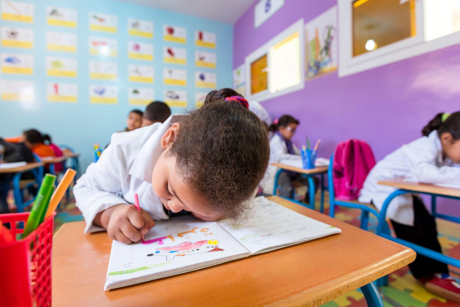 CASABLANCA, MOROCCO - Mars 14, 2017: Child drawing at school