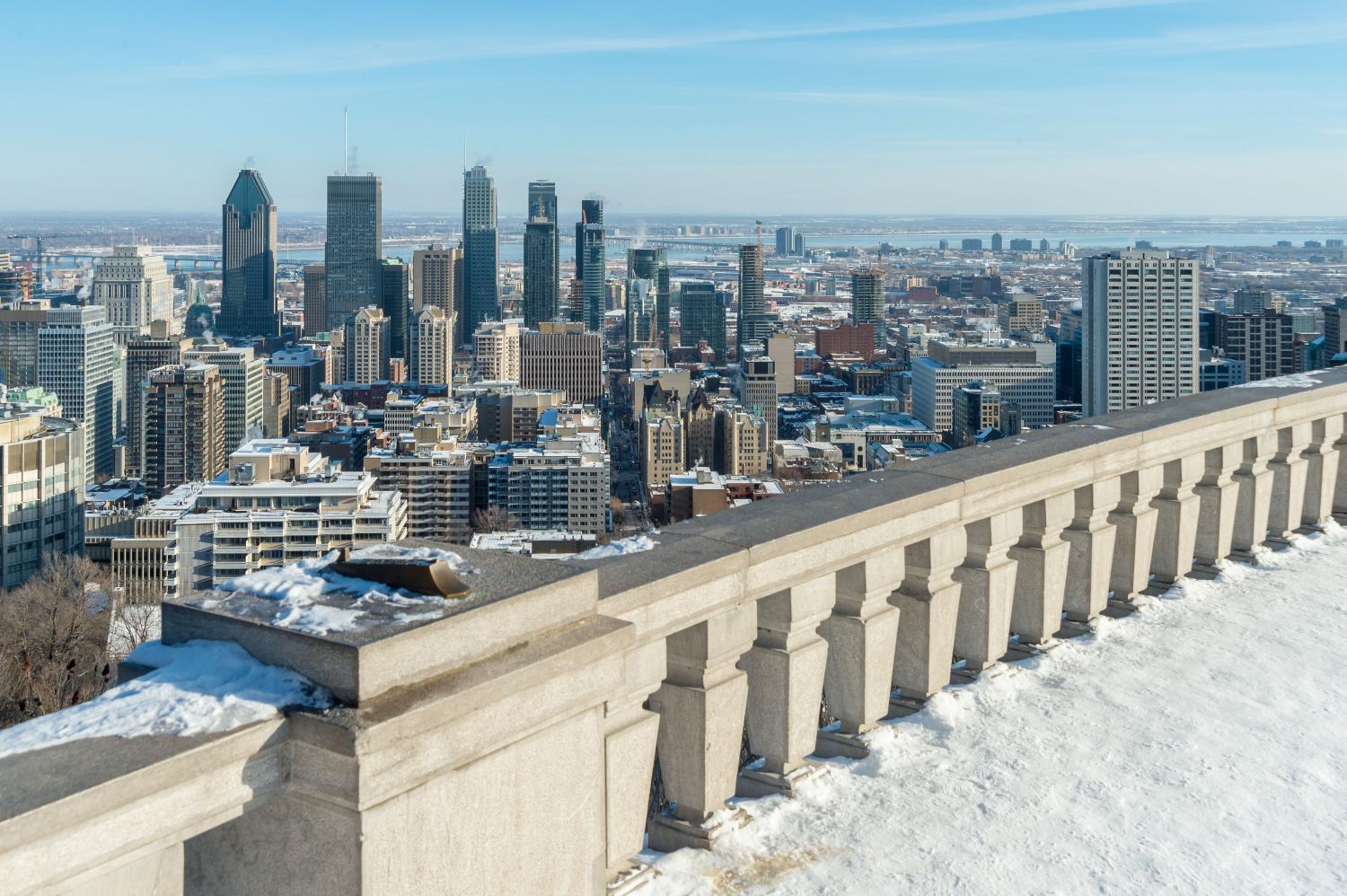 Montreal Skyline from Kondiaronk Belvedere / Mont-Royal in Winter (2017)