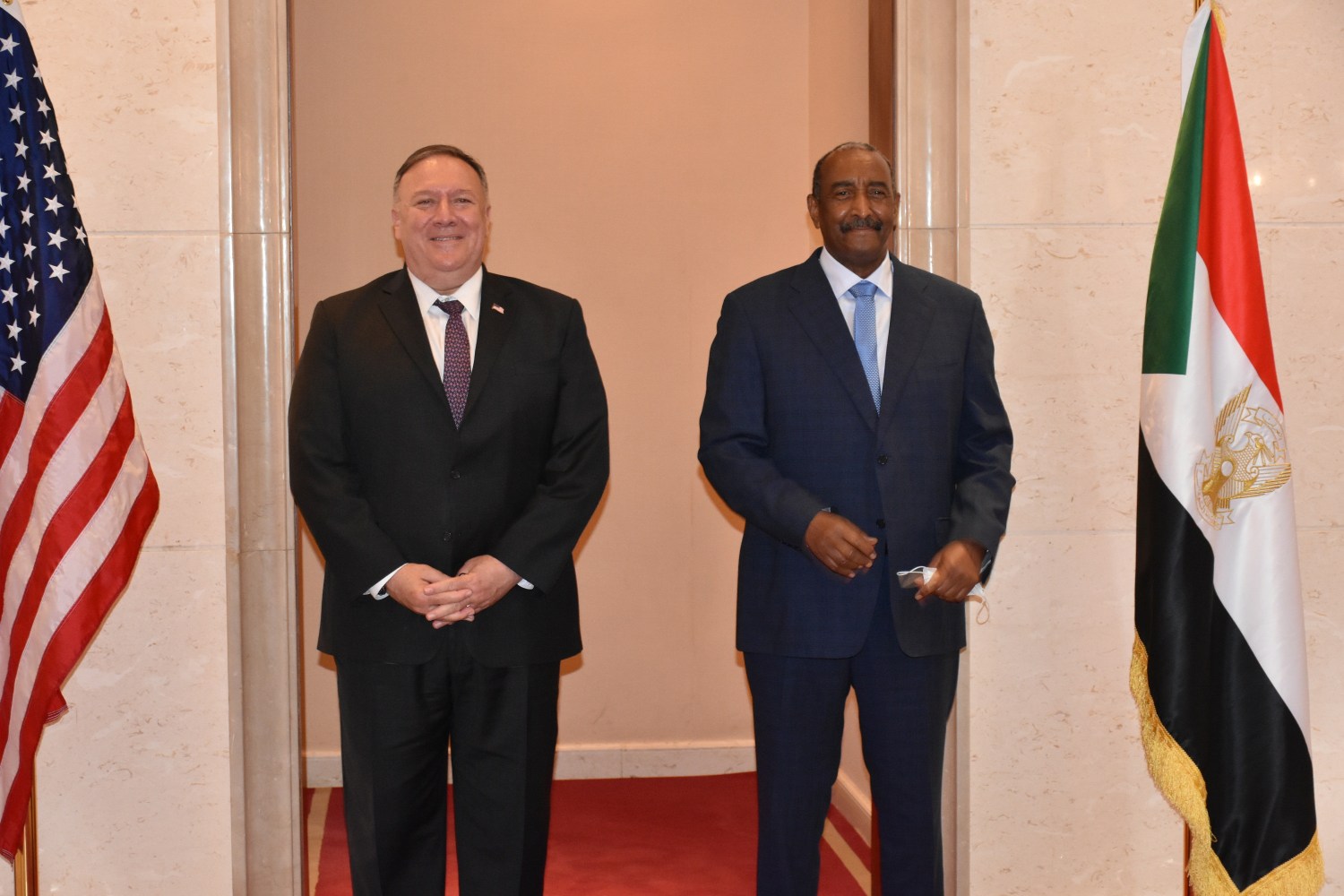 Khartoum, Sudan.- Secretary of State Mike R. Pompeo (left) meets with the Chairman of the Sovereign Council of Sudan, General Abdel Fattah el-Burhan (right), in Khartoum, Sudan, on August 25, 2020. Pompeo arrived this Tuesday ( 25) to Sudan in the first visit by a head of US diplomacy in 15 years, as part of a regional tour to convince other Arab countries to normalize their relations with Israel in the footsteps of the United Arab Emirates. Pompeo, arrived directly from Israel on a first historic flight between the two countries.