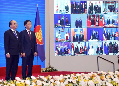 Prime Minister Nguyen Xuan Phuc attends the signing ceremony of the Regional Comprehensive Economic Association (RCEP) on November 15, 2020.