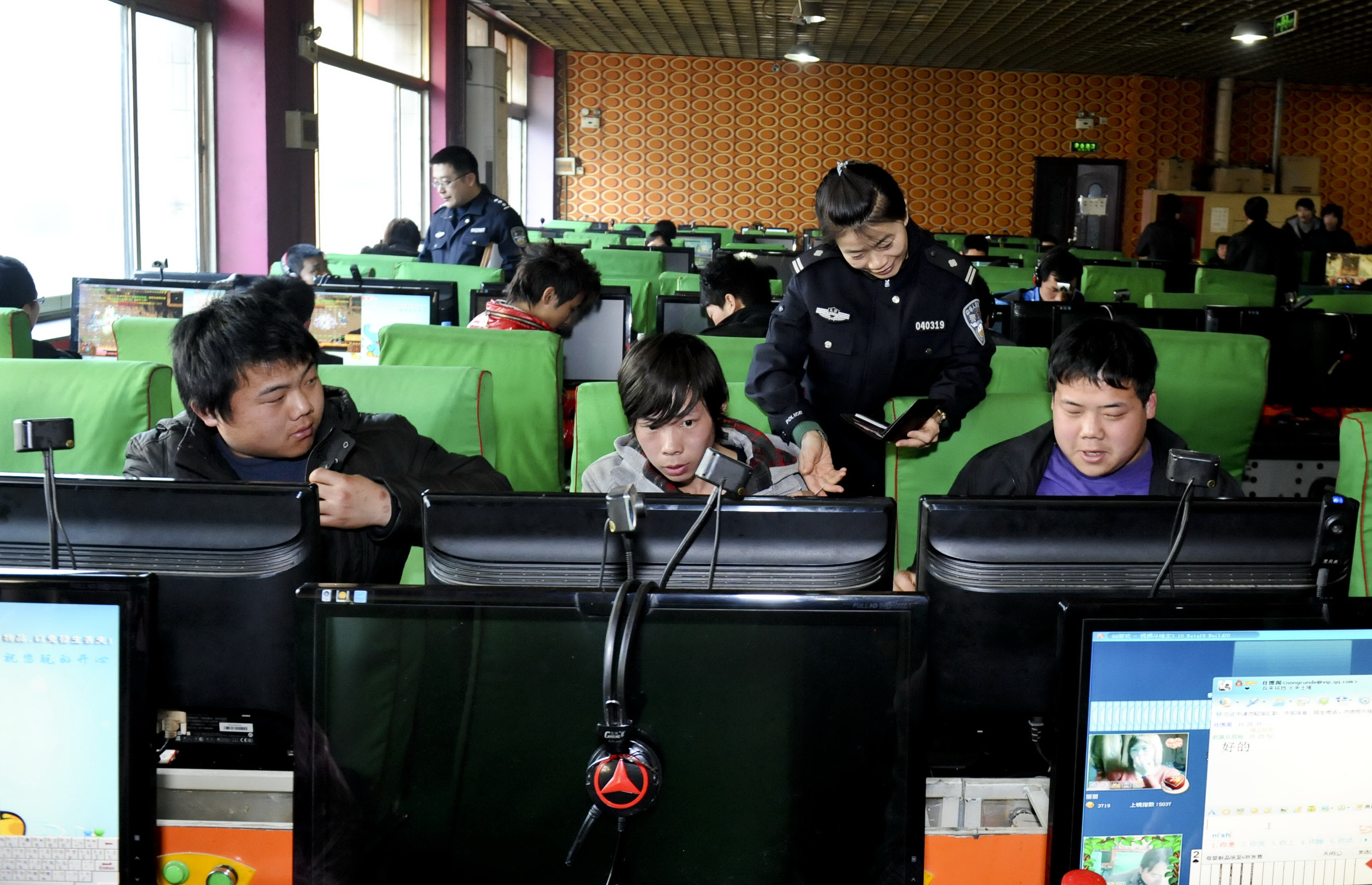 --FILE--Chinese policemen of the China Network Management of the Public Security check an Internet cafe in Beijing, China, 22 February 2012.

China looks poised to launch another crackdown on its social networks after two newspapers carried editorials defending restrictions on the Internet.The articles coincided with complaints from internet users that its so-called Great Firewall had been upgraded and was now able to automatically detect and block virtual private networks, or VPNs. In Fridays (21 December 2012) Global Times quoted officials saying foreign-run VPNs were illegal defended restrictions on the Internet in an editorial headlined. No Use China. No Use France.