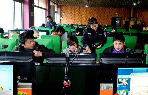 --FILE--Chinese policemen of the China Network Management of the Public Security check an Internet cafe in Beijing, China, 22 February 2012.China looks poised to launch another crackdown on its social networks after two newspapers carried editorials defending restrictions on the Internet.The articles coincided with complaints from internet users that its so-called Great Firewall had been upgraded and was now able to automatically detect and block virtual private networks, or VPNs. In Fridays (21 December 2012) Global Times quoted officials saying foreign-run VPNs were illegal defended restrictions on the Internet in an editorial headlined. No Use China. No Use France.