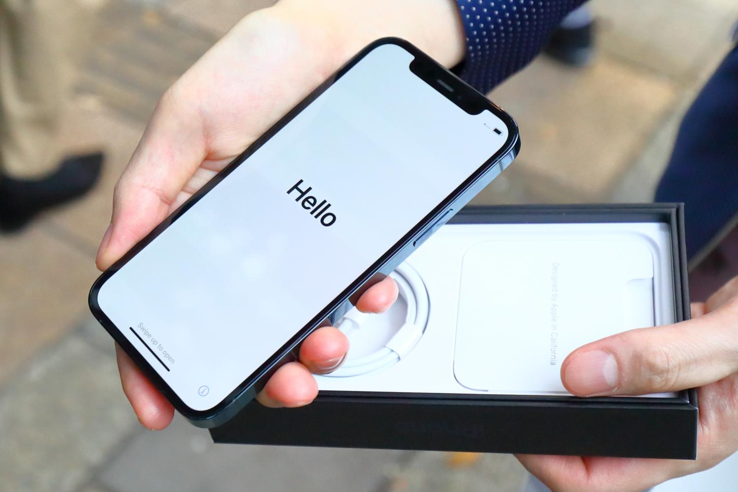 Apple fan shows Apple's 5G new iPhone 12 series at an Apple Store in Tokyo, Japan on October 23, 2020. (Photo by Naoki Nishimura/AFLO) No Use China. No Use Taiwan. No Use Korea. No Use Japan.