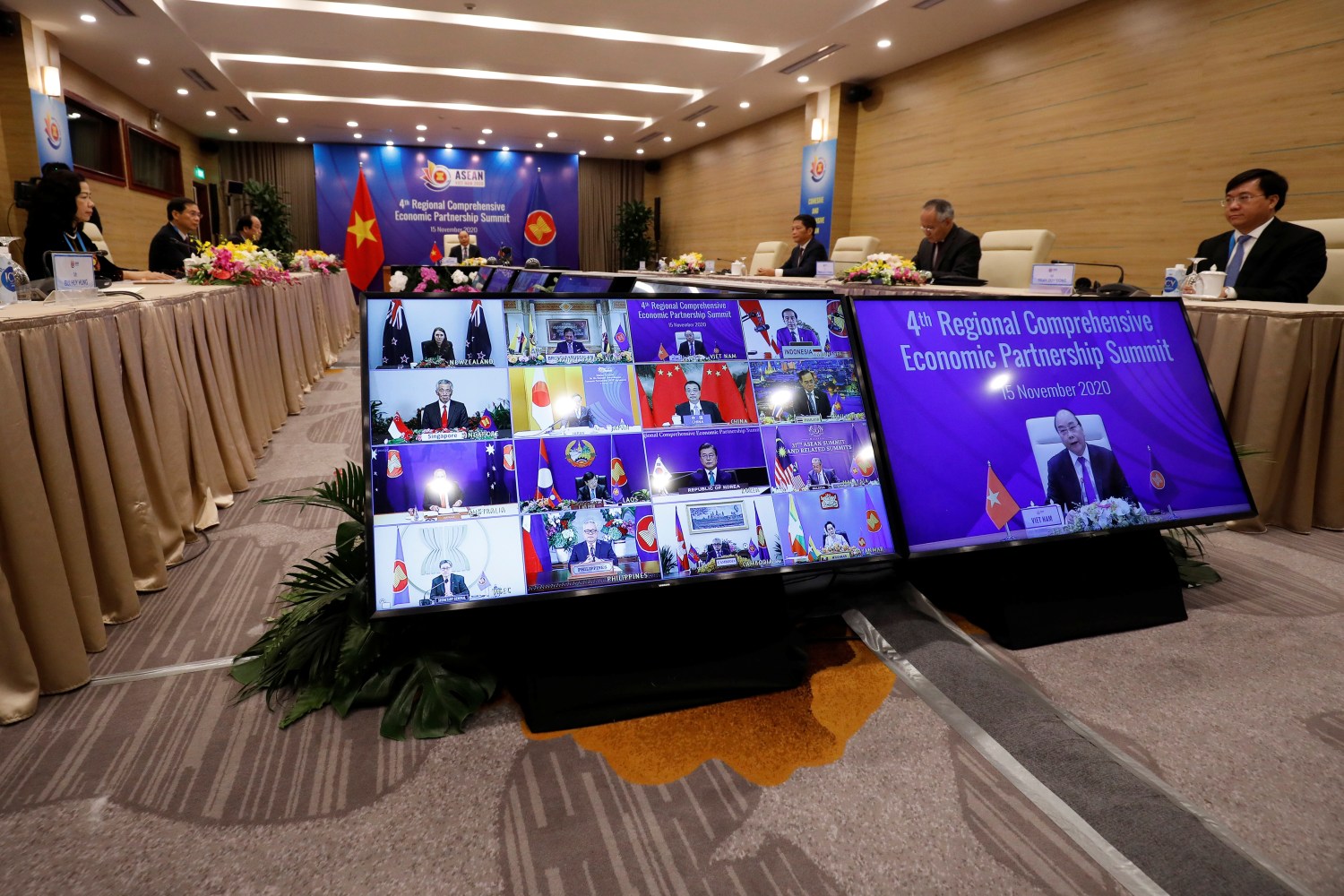 Vietnam's Prime Minister Nguyen Xuan Phuc chairs the 4th Regional Comprehensive Economic Partnership Summit as part of the 37th ASEAN Summit in Hanoi, Vietnam November 15, 2020. REUTERS/Kham