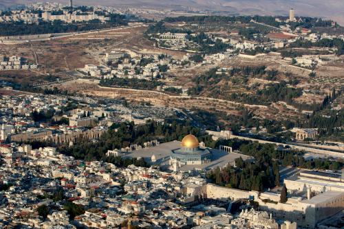 An aerial view shows the Dome of the Rock and the Western Wall in the compound known to Muslims as al-Haram al-Sharif, and to Jews as Temple Mount, in Jerusalem's Old City October 15, 2008.  REUTERS/Ammar Awad (JERUSALEM)