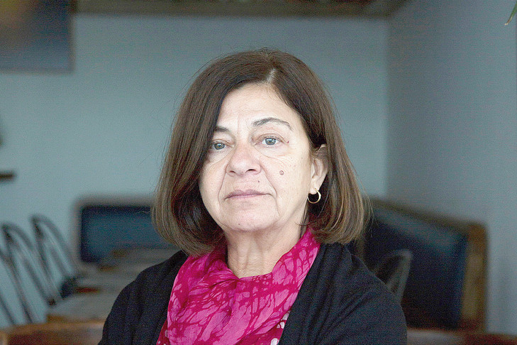 Wadad Halawani, présidente du comité des familles de personnes kidnappées ou disparues au Liban, pose pour une photo a Molo, un petit bar a Badaro, Beyrouth, Liban, le Lundi 16 Decembre, 2018.