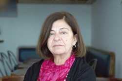 Wadad Halawani, présidente du comité des familles de personnes kidnappées ou disparues au Liban, pose pour une photo a Molo, un petit bar a Badaro, Beyrouth, Liban, le Lundi 16 Decembre, 2018.