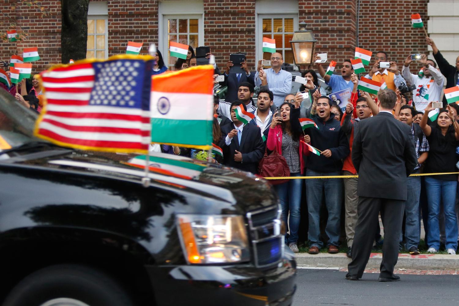 A crowd cheers as the motorcade carrying India's Prime Minister Narendra Modi arrives for him to pay homage at the Mahatma Gandhi Statue in front of the Indian Embassy in Washington September 30, 2014. U.S. President Barack Obama and Modi vowed on Monday to expand and deepen their countries' strategic partnership and make it a model for the rest of the world. REUTERS/Jonathan Ernst  (UNITED STATES - Tags: POLITICS)