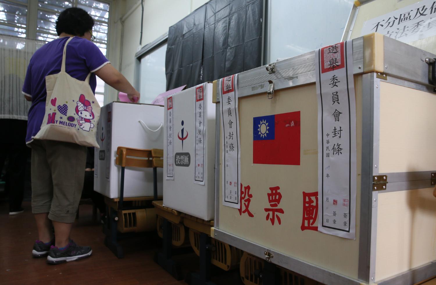 People vote for Presidential election in Taipei City, Taiwan on January 11, 2020.( The Yomiuri Shimbun )