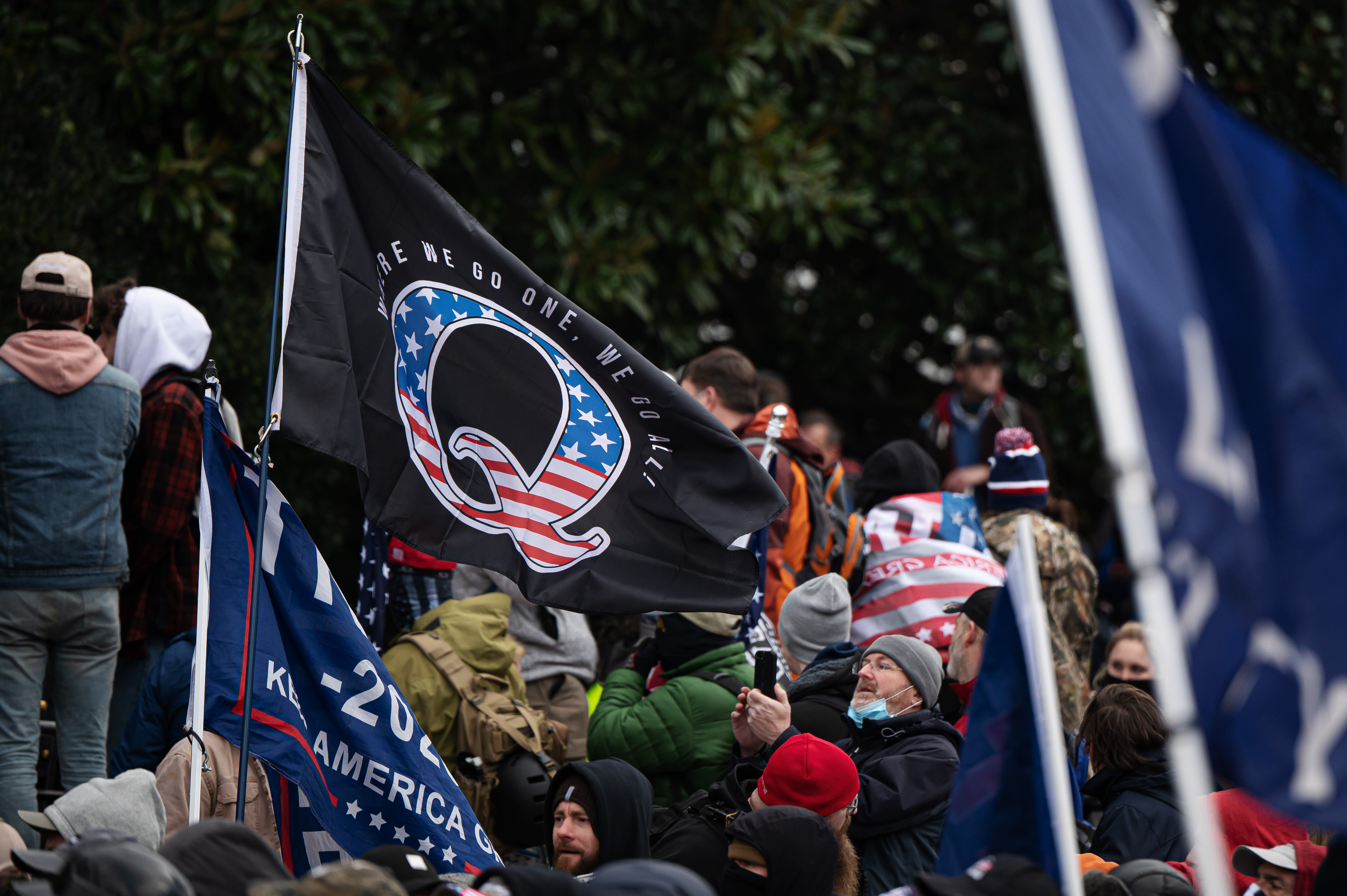 210106 A Qanon flag in the frontline as pro-Trump supporters storm the United States Capitol Building after a March to Save America Rally on January 6, 2021 in Washington, DC, USA. Photo: Joel Marklund / BILDBYRÅN / kod JM / JM0057 bbeng politik politics riot upplopp No Use Sweden. No Use Norway. No Use Austria.