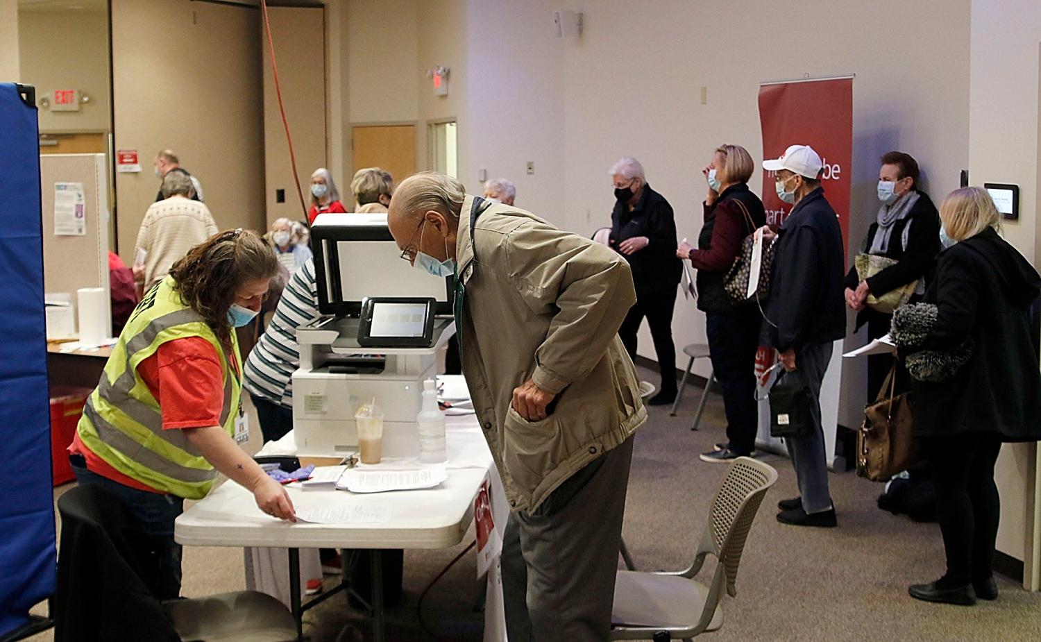 COVID 19 vaccine distribution Friday, Jan. 22, 2021 at UH Samaritan on Main. TOM E. PUSKAR/TIMES-GAZETTE.COMCovid 19 Vaccine Distribution018