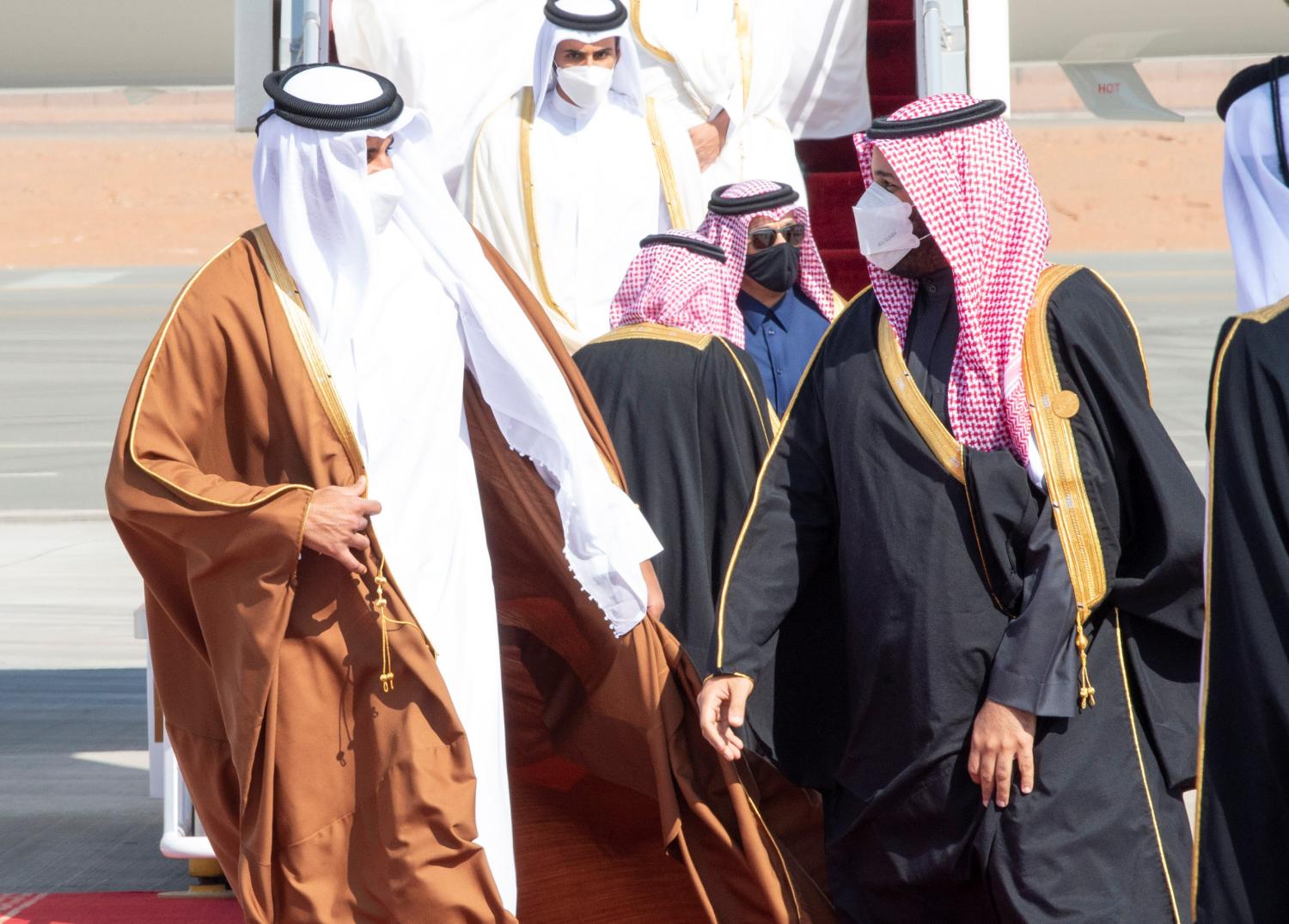 Saudi Arabia's Crown Prince Mohammed bin Salman welcomes Qatar's Emir Sheikh Tamim bin Hamad al-Thani upon his arrival to attend the Gulf Cooperation Council's (GCC) 41st Summit in Al-Ula, Saudi Arabia January 5, 2021. Bandar Algaloud/Courtesy of Saudi Royal Court/Handout via REUTERS ATTENTION EDITORS - THIS PICTURE WAS PROVIDED BY A THIRD PARTY