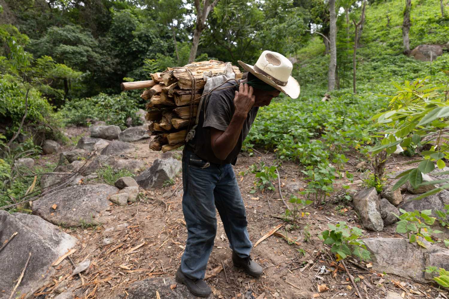 Guatemala City, Guatemala.- In the photos, it shows the indigenous rural areas of Guatemala during the crisis due to the coronavirus pandemic. A special UN report reveals that Latin American and Caribbean countries face the highest per capita levels of Covid-19; in addition to a fall in its economy of 9.1 percent for the region in 2020, which will undoubtedly be the largest in 100 years, which will translate into 45 million more people living in poverty compared to last year, affecting more the countries of Mexico, Nicaragua and Guatemala.