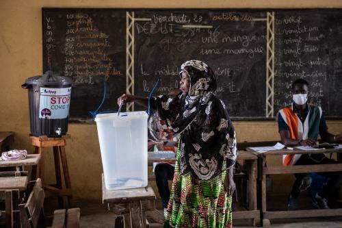 A lady is voting in a polling station in Yopougon, an urban commune of Abidjan, the 31th of October 2020. Ivorians go to the polls for the first round of the presidential election. Some 7.5 million voters out of 25 million inhabitants must decide between the four candidates, Kouadio Konan Bertin, Alassane Ouattara, Pascal Affi N'Guessan and Henri Konan Bédié. Photography by Virginie Nguyen Hoang / Hans Lucas.Une ivoirienne vote dans une école de Yopougon, commune urbaine d'Abidjan, le 31 octobre 2020. Les Ivoiriens se rendent aux urnes pour le premier tour de l'élection présidentielle. Quelque 7,5 millions de votants sur 25 millions d'habitants doivent départager les quatre candidats en lice, Kouadio Konan Bertin, Alassane Ouattara, Pascal Affi N'Guessan et Henri Konan Bédié. Photographie de Virginie Nguyen Hoang / Hans Lucas.NO USE FRANCE