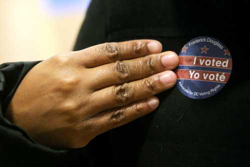 WASHINGTON D.C., UNITED STATES  NOVEMBER 2, 2020: A voter wears a bilingual I voted sticker at the University of the District of Columbia (UDC) during early voting in the 2020 US presidential election. Yegor Aleyev/TASS.No use Russia.