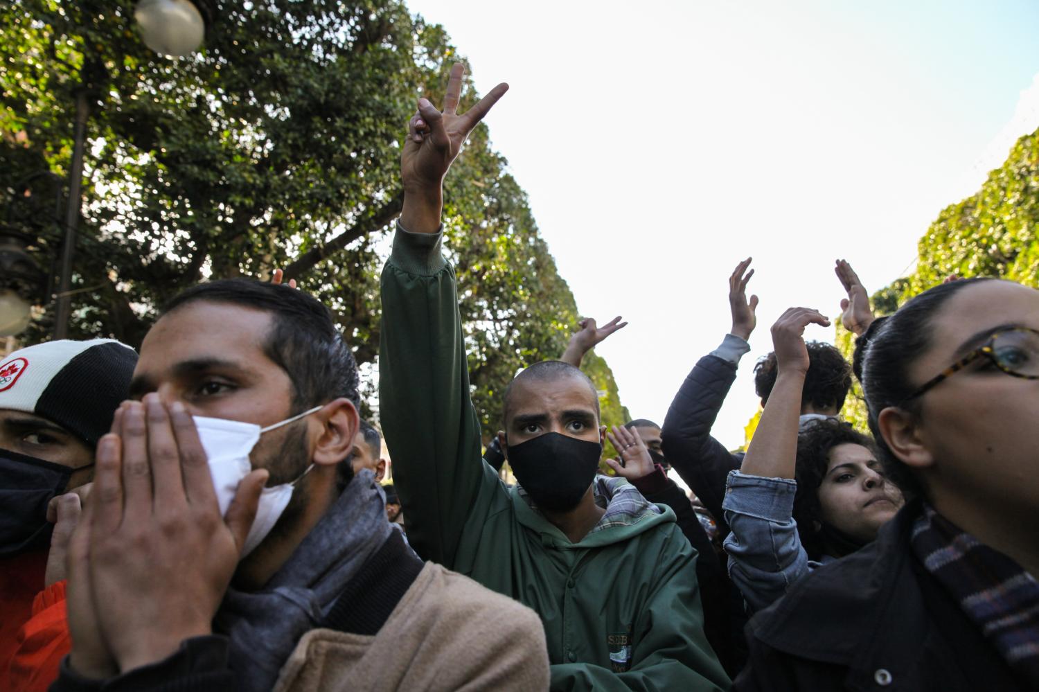 A young protester makes a victory sign as he took part in anti-government demonstration held on Avenue Habib Bourguiba in the capital Tunis, to protest against the government of the prime minister Hichem Mechichi, and in support of the protest movements that hit Tunisia in several cities overnight over the past few days. Protesters clashed with the security forces who fired tear gas and used pepper spray in attempt to disperse them. They also claimed for the release of youths arrested by the police during the latest protests, and denounced the high cost of living and the increase in poverty. Tunisia, on January 19, 2021. Un jeune manifestant fait le signe de victoire alors qu'il participe a une manifestation anti-gouvernementale qui se tient sur l'avenue Habib Bourguiba dans la capitale Tunis, pour protester contre le gouvernement du premier ministre Hichem Mechichi, et pour soutenir les mouvements de protestation qui ont touche la Tunisie dans plusieurs villes dans la nuit de ces derniers jours. Les manifestants se sont heurtes aux forces de l'ordre qui ont tire le gaz lacrymogene et intervenu au gaz poivre pour tenter de les disperser. Ils ont egalement reclame la liberation des jeunes arretes par la police lors des dernieres manifestations, et denonce le cout eleve de la vie et l'augmentation de la pauvrete. Tunisie, le 19 janvier 2021.NO USE FRANCE