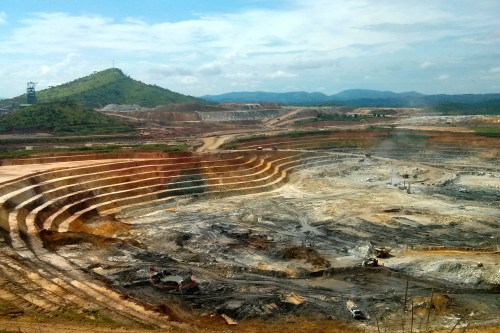 The KCD open pit gold mine, operated by Randgold, at the Kibali mining site in northeast Democratic Republic of Congo, May 1, 2014. REUTERS/Pete Jones/File Photo