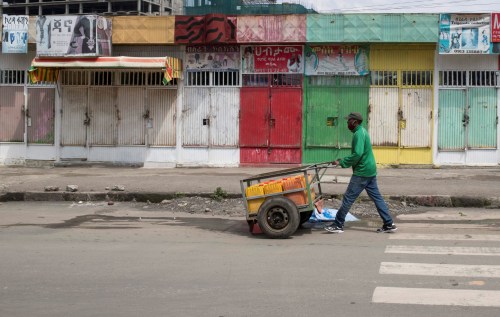 A man pushes a hand-cart past closed shops following protests in Addis Ababa, Ethiopia July 1, 2020. REUTERS/Maheder Haileselassie     TPX IMAGES OF THE DAY