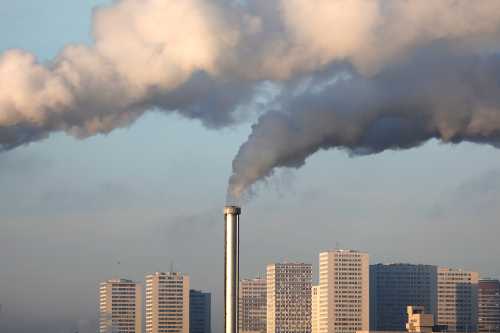 FILE PHOTO: Water vapour billows from smokestacks at the incineration plant of Ivry-sur-Seine, near Paris, France, December 18, 2019.   REUTERS/Charles Platiau/File Photo