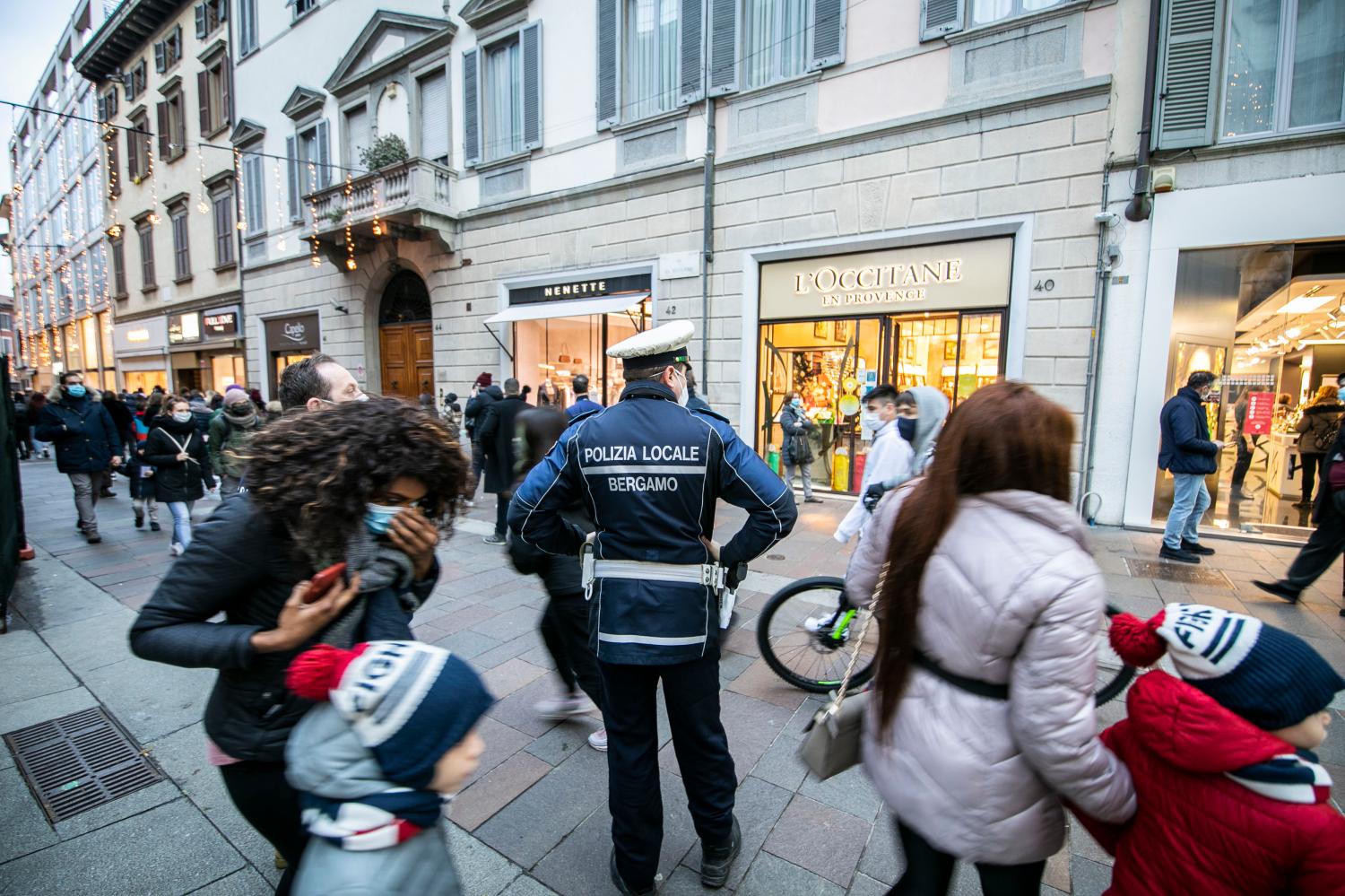 12/19/2020 - Bergamo - last weekend in the yellow zone before Christmas; entrances limited by the local police in via XX Settembre to avoid gatherings, controls by the police intensified. long queues outside the shops and lots of crowds on the street. Editorial Usage Only (Photo by IPA/Sipa USA)No Use UK. No Use Germany.