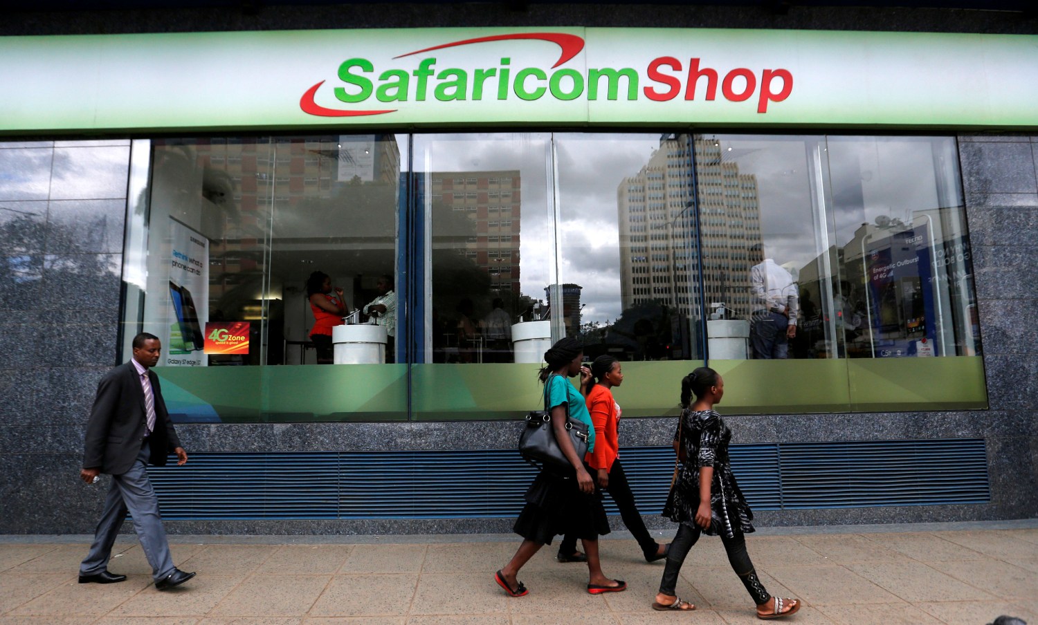 FILE PHOTO: A mobile phone care centre operated by Safaricom in the central business district of Kenya's capital Nairobi, May 11, 2016. REUTERS/Thomas Mukoya/File Photo
