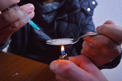 People preparing injection drugs.