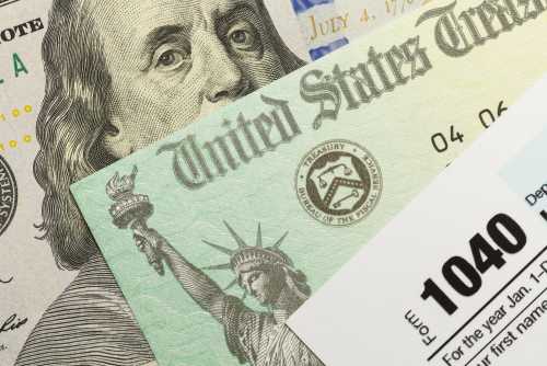 20210427_shutterstock_tax1040