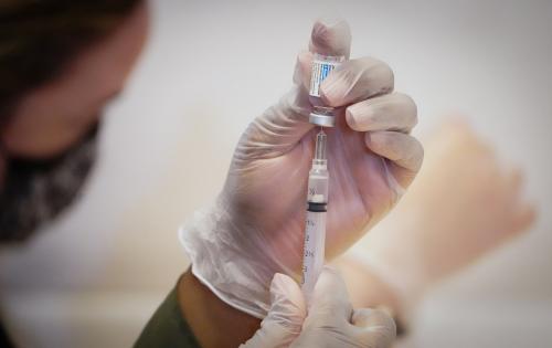 A healthcare worker prepares a dose of the Johnson & Johnson vaccine for the coronavirus disease (COVID-19) during the opening of the MTA?s public vaccination program where rail customers who receive vaccinations also receive free rail passes at Grand Central Station Terminal train station in Manhattan in New York City, New York, U.S., May 12, 2021. REUTERS/Carlo Allegri