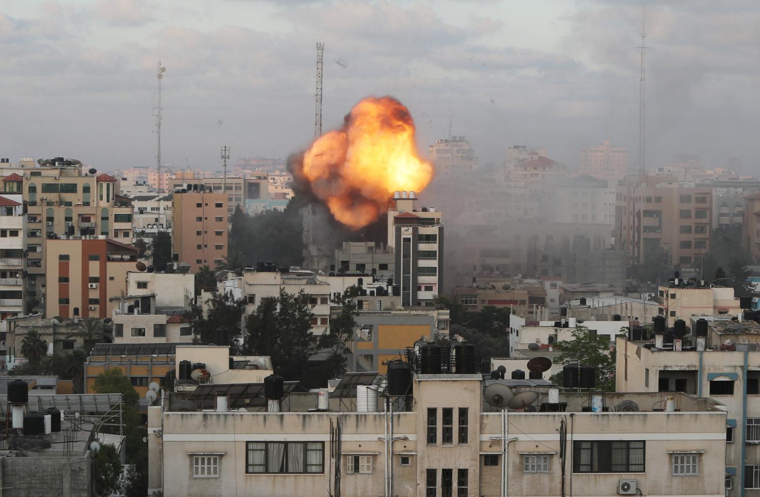 Smoke and flames are seen following an Israeli air strike on a building, amid a flare-up of Israeli-Palestinian fighting, in Gaza City May 18, 2021. REUTERS/Mohammed Salem