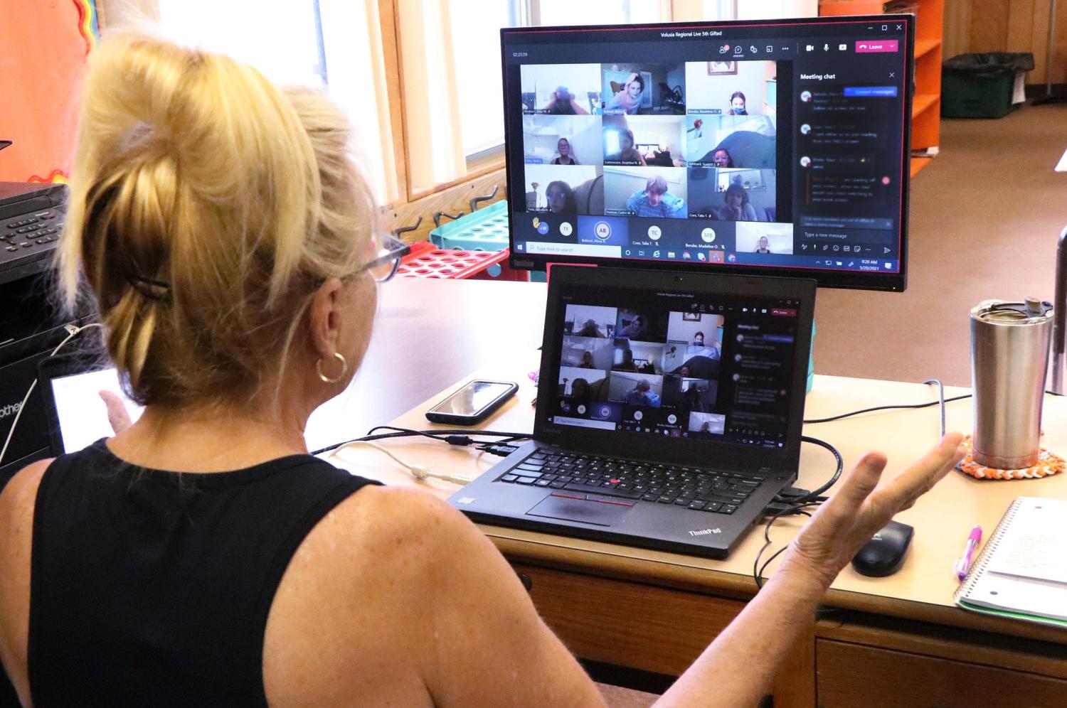 Amazing teacher Vicki Fritz works with her remote learning fifth grade students, Thursday May 20, 2021 at Tomoka Elementary School in Ormond Beach.Dtb Amazing Teacher May 3