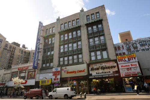 View of the architectural heritage of Harlem. Harlem is a neighborhood in the New York City borough of Manhattan, which since the 1920s has been a major African-American residential, cultural and business center. Originally a Dutch village, formally organized in 1658 it is named after the city of Haarlem in the Netherlands. Harlem was annexed to New York City in 1873 on March 28, 2012 in New York City, NY, USA. Patrimoine architectural de Harlem. Harlem est un quartier du borough de Manhattan, dans la ville de New York,qui, depuis les annees 1920 a été un grand centre residentiel, culturel et d'affaires Afro-Americain.28 Mars 2012, New York, Etats-Unis. Photo by Marie Psaila/ABACAUSA.COMNo Use WORLD RIGHTS.