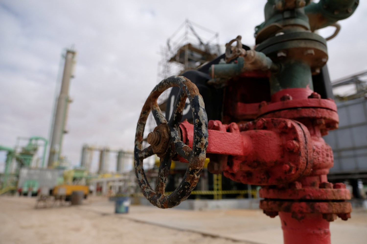 Pipelines are seen at Zueitina oil terminal, in west of Benghazi, Libya February 3, 2020. Picture taken February 3, 2020. REUTERS/Esam Omran Al-Fetori