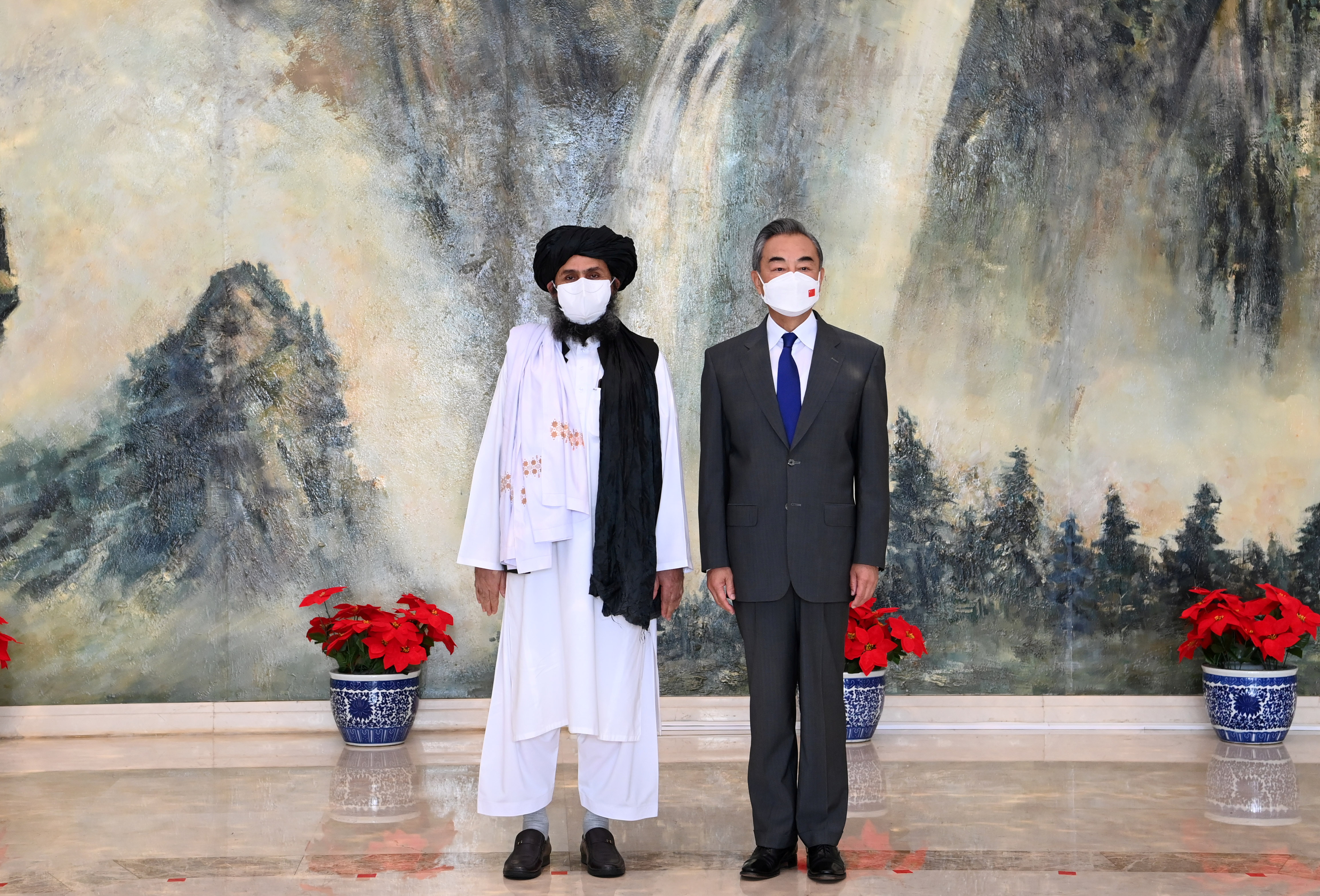 Chinese State Councilor and Foreign Minister Wang Yi meets with Mullah Abdul Ghani Baradar, political chief of Afghanistan's Taliban, in Tianjin, China July 28, 2021. Picture taken July 28, 2021. Li Ran/Xinhua via REUTERS
