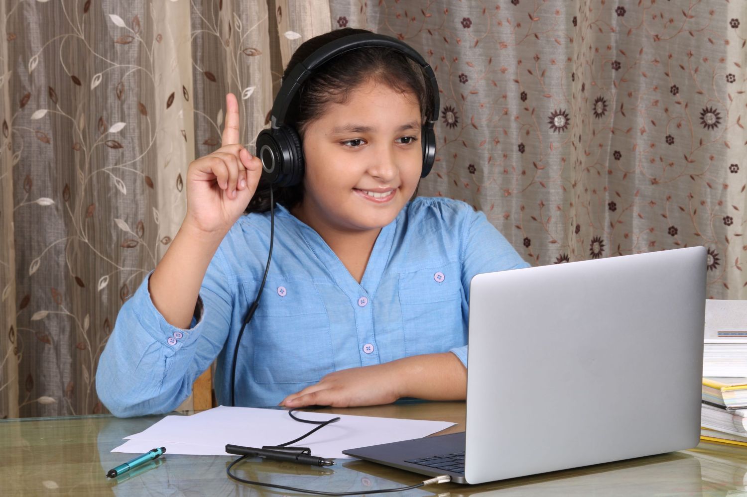 A girl in India uses a computer for onlline learning