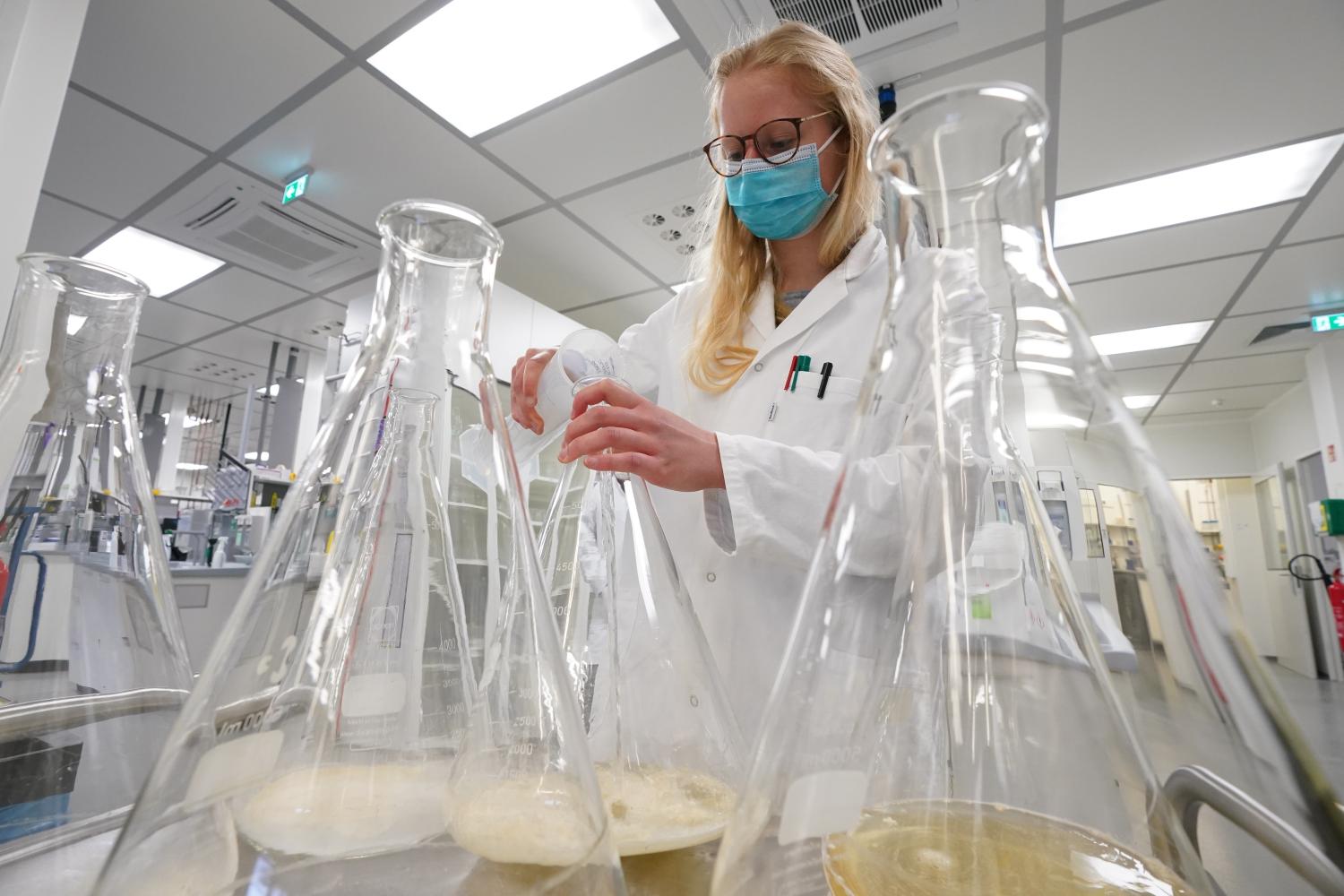 A scientist prepares samples in the XBI biological laboratory on the campus of the international research facility European XFEL. Among other things, research is being carried out there on the structure of a protein that carries the coronavirus in its envelope. The European XFEL operates the world's largest X-ray laser.