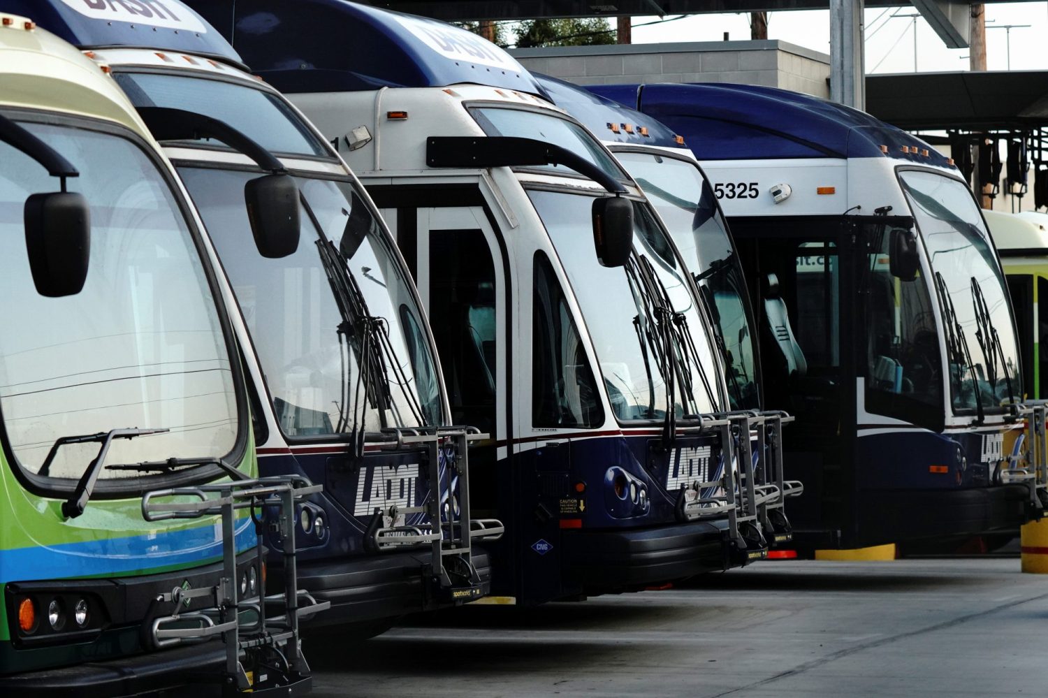 A Proterra Catalyst BE35 electric bus and CNG (compressed natural gas) buses are seen at an L.A. City Transportation Department (LADOT) DASH transit bus maintenance facility in downtown Los Angeles, California, U.S., August 21, 2021.  REUTERS/Bing Guan