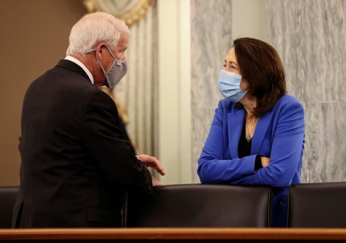 Wicker and Cantwell speak during hearing