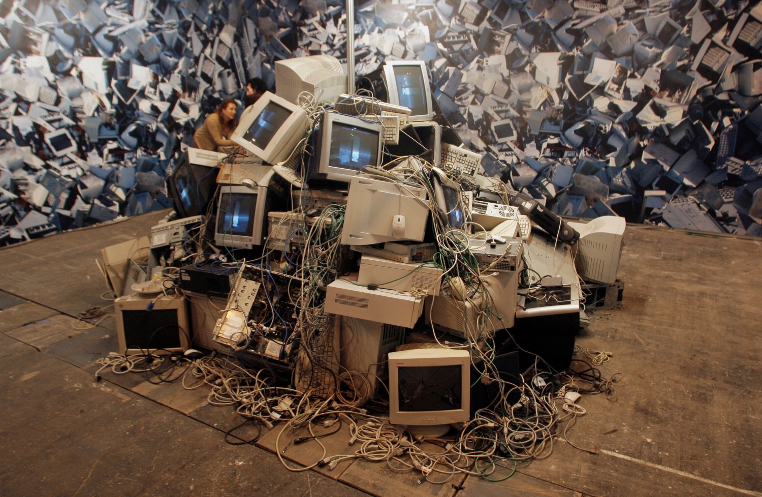 A pile of destroyed desktops and screens are seen in a performance of Spanish Bip-Bip Foundation during the International Telecoms Fair (SIMO) in Madrid November 6, 2007. The foundation is a non-profit organization looking to breach the digital divide between those that have access to new technologies and those that do not.  REUTERS/Sergio Perez  (SPAIN)