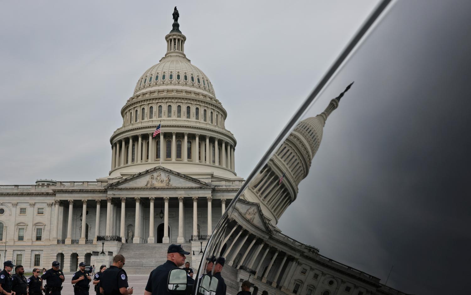 U.S. Capitol police attend a morning briefing outside the U.S. Capitol in Washington, U.S., August 3, 2021. REUTERS/Evelyn Hockstein     TPX IMAGES OF THE DAY