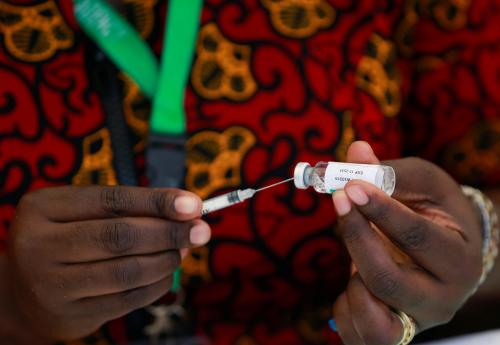 A health worker takes a dose of the coronavirus disease (COVID-19) vaccine from a vial during the roll out of mass vaccination for the disease in Abuja, Nigeria, November 19, 2021. REUTERS/Afolabi Sotunde